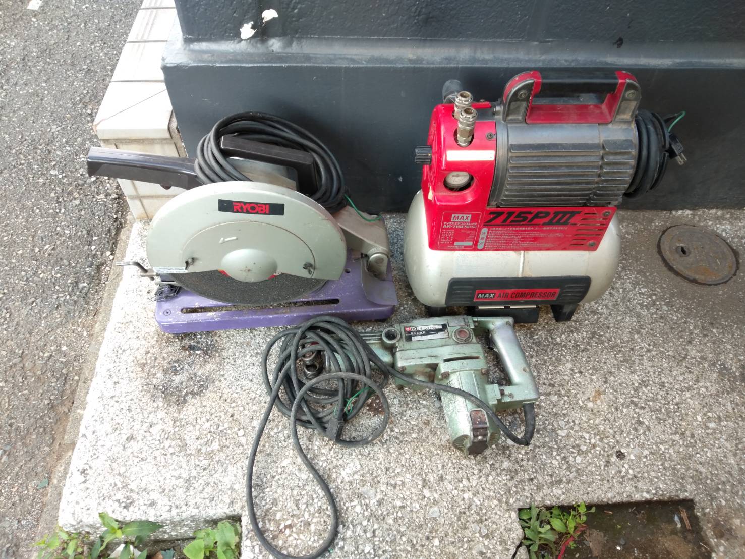 買取した切断機、エアーコンプレッサー、ハンマドリル