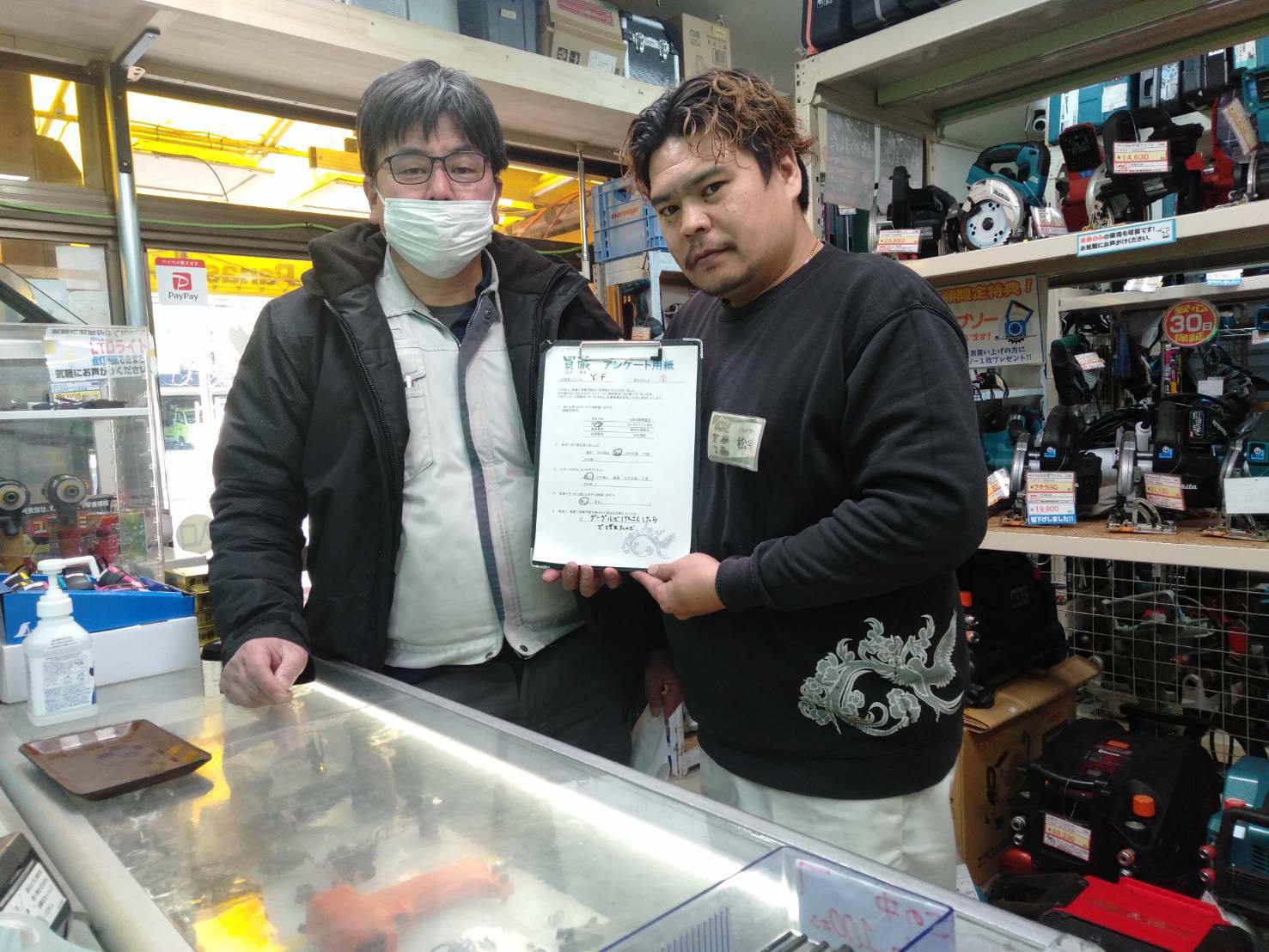 Y.F様とスタッフ松室の写真